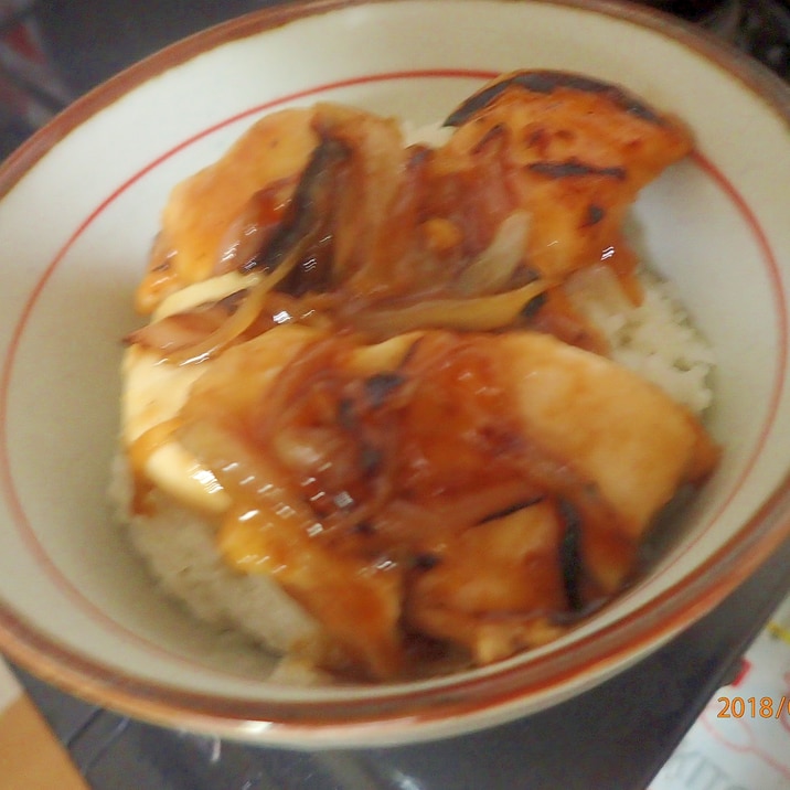 チキン照り焼き丼（豚丼のたれ使用）